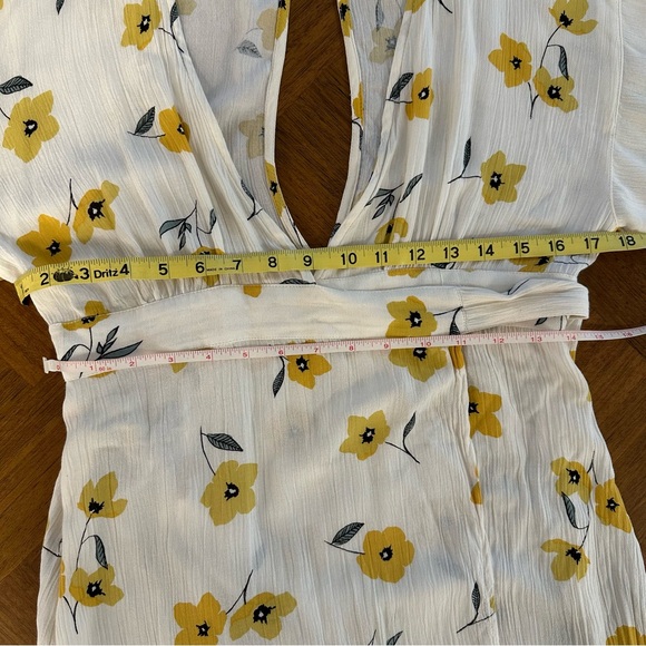 Billabong “Relax on High” Kimono Sleeve Yellow Floral Wrap Dress Size Medium - Picture 15 of 16